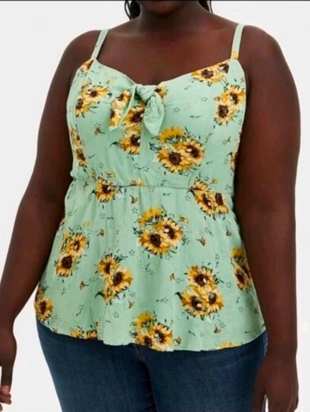 Torrid Sage Green Sunflower Print Tie-Front Camisole
Size 3 =22/24